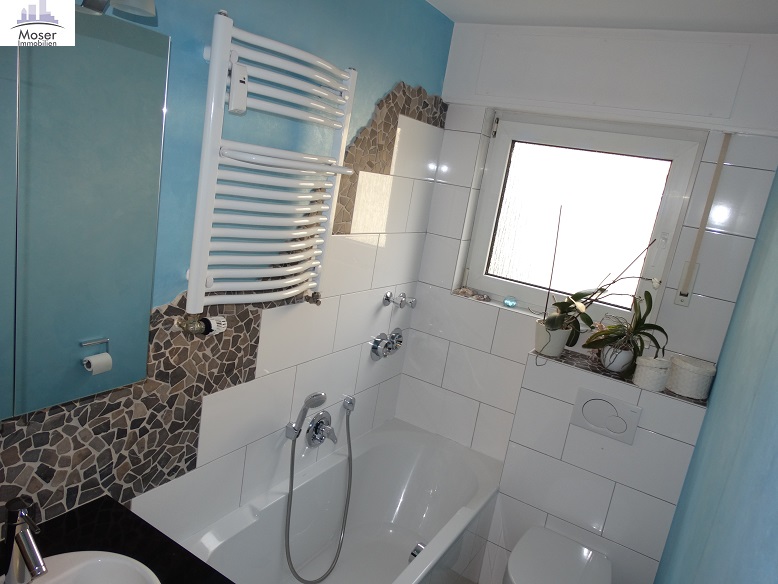 Gemütliche, sonnige 3 Zimmer Gartenwohnung inkl. Einbauküche und Wannenbad in Neu-Isenburg