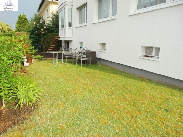 Gemütliche, sonnige 3 Zimmer Gartenwohnung inkl. Einbauküche und Wannenbad in Neu-Isenburg