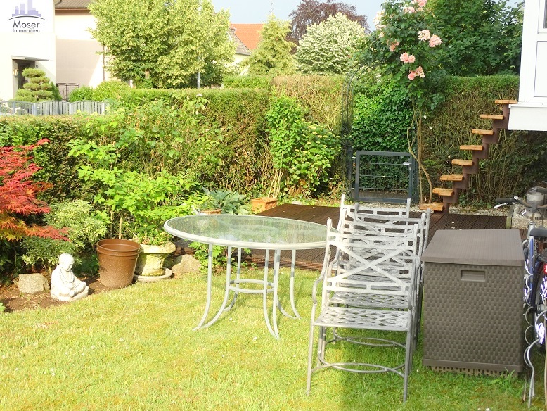 Gemütliche, sonnige 3 Zimmer Gartenwohnung inkl. Einbauküche und Wannenbad in Neu-Isenburg