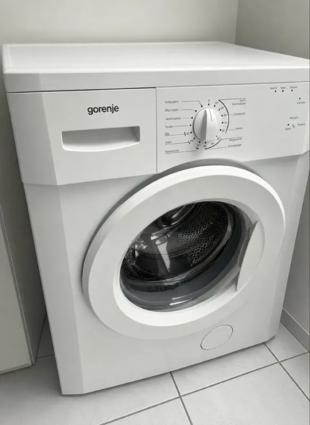 Bestlage Bornheim! Kleine gemütliche 2 Zimmer DG-Wohnung mit 2 Balkonen direkt auf Berger Straße