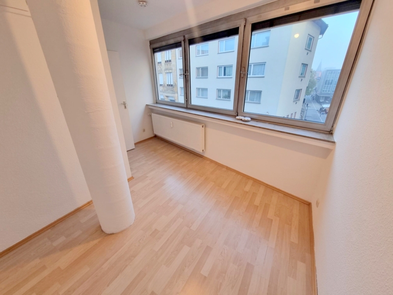 2024 komplett neu renoviert: Großzügige 2,5-Zimmer Wohnung – mitten in der Offenbacher Fußgängerzone
