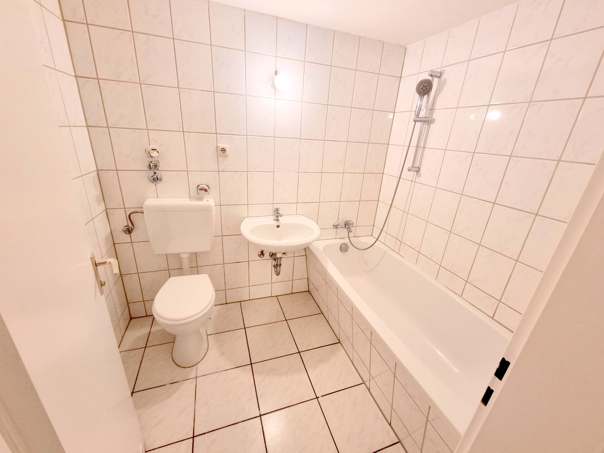 2024 komplett neu renoviert: Großzügige 2,5-Zimmer Wohnung – mitten in der Offenbacher Fußgängerzone
