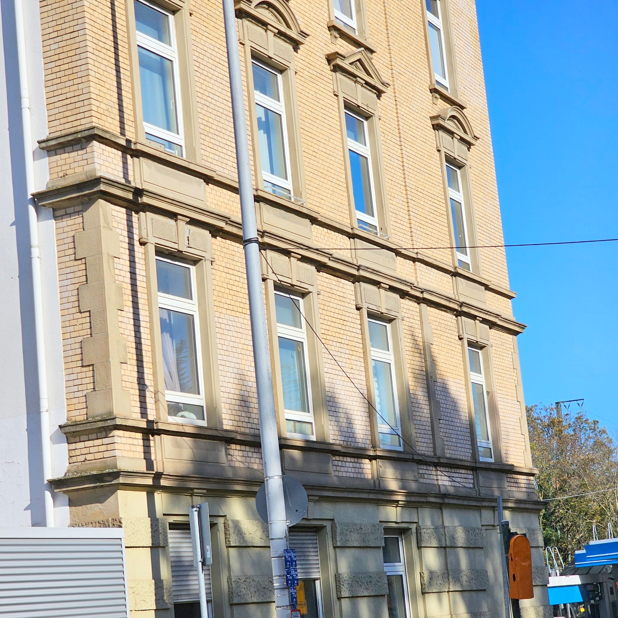 Gemütliche große 1 Zimmer Altbauwohnung mit Wohnküche – zentral in Sachsenhausen