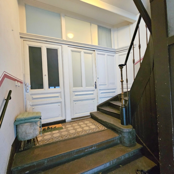Gemütliche große 1 Zimmer Altbauwohnung mit Wohnküche – zentral in Sachsenhausen