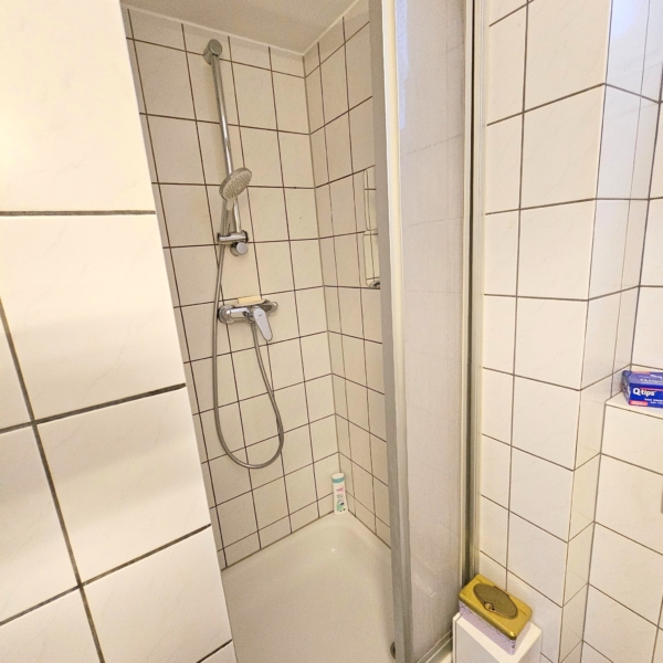 Gemütliche große 1 Zimmer Altbauwohnung mit Wohnküche – zentral in Sachsenhausen