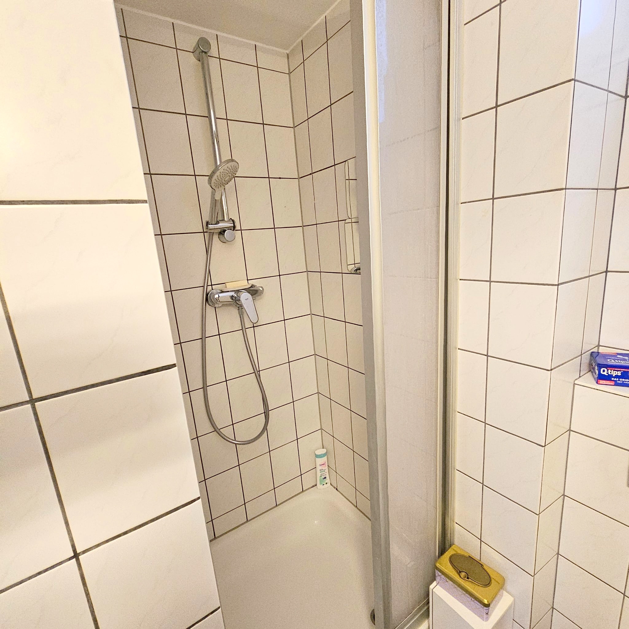 Gemütliche große 1 Zimmer Altbauwohnung mit Wohnküche – zentral in Sachsenhausen