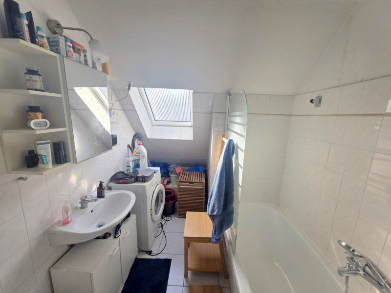 Bestlage Bornheim! Kleine gemütliche 2 Zimmer DG-Wohnung mit 2 Balkonen direkt auf Berger Straße