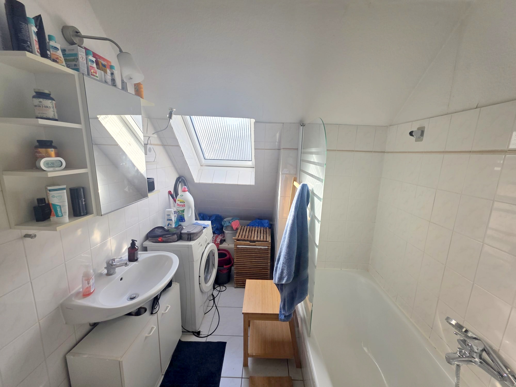 Bestlage Bornheim! Kleine gemütliche 2 Zimmer DG-Wohnung mit 2 Balkonen direkt auf Berger Straße