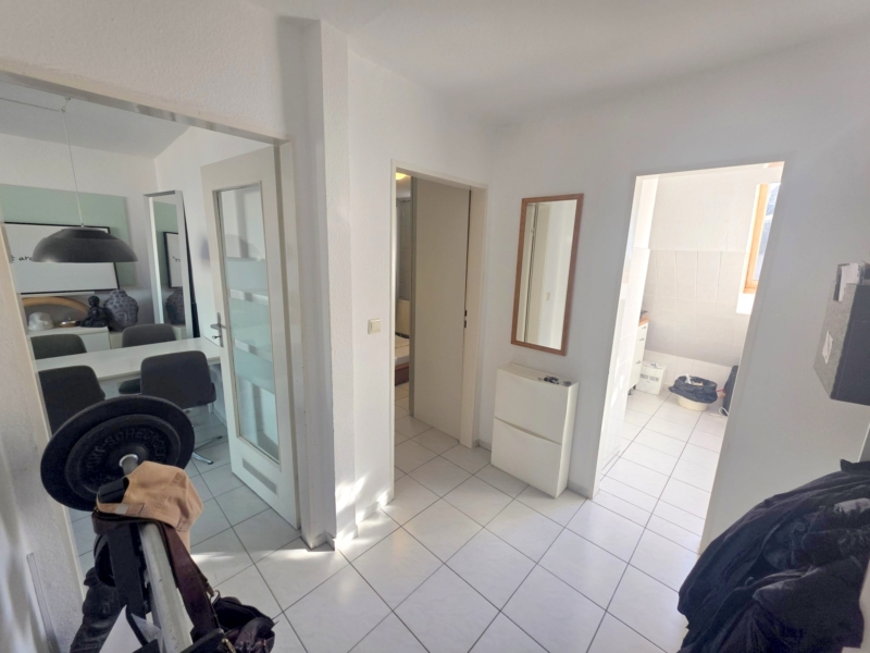 Bestlage Bornheim! Kleine gemütliche 2 Zimmer DG-Wohnung mit 2 Balkonen direkt auf Berger Straße