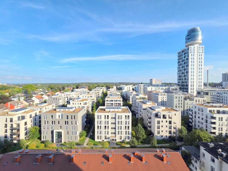Schicke + lichtdurchflutete 2 Zimmer Wohnung mit großem Südbalkon – Sachsenhausen + POOL+SAUNA im Haus!