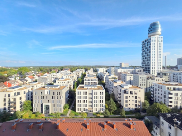 Schicke + lichtdurchflutete 2 Zimmer Wohnung mit großem Südbalkon – Sachsenhausen + POOL+SAUNA im Haus!