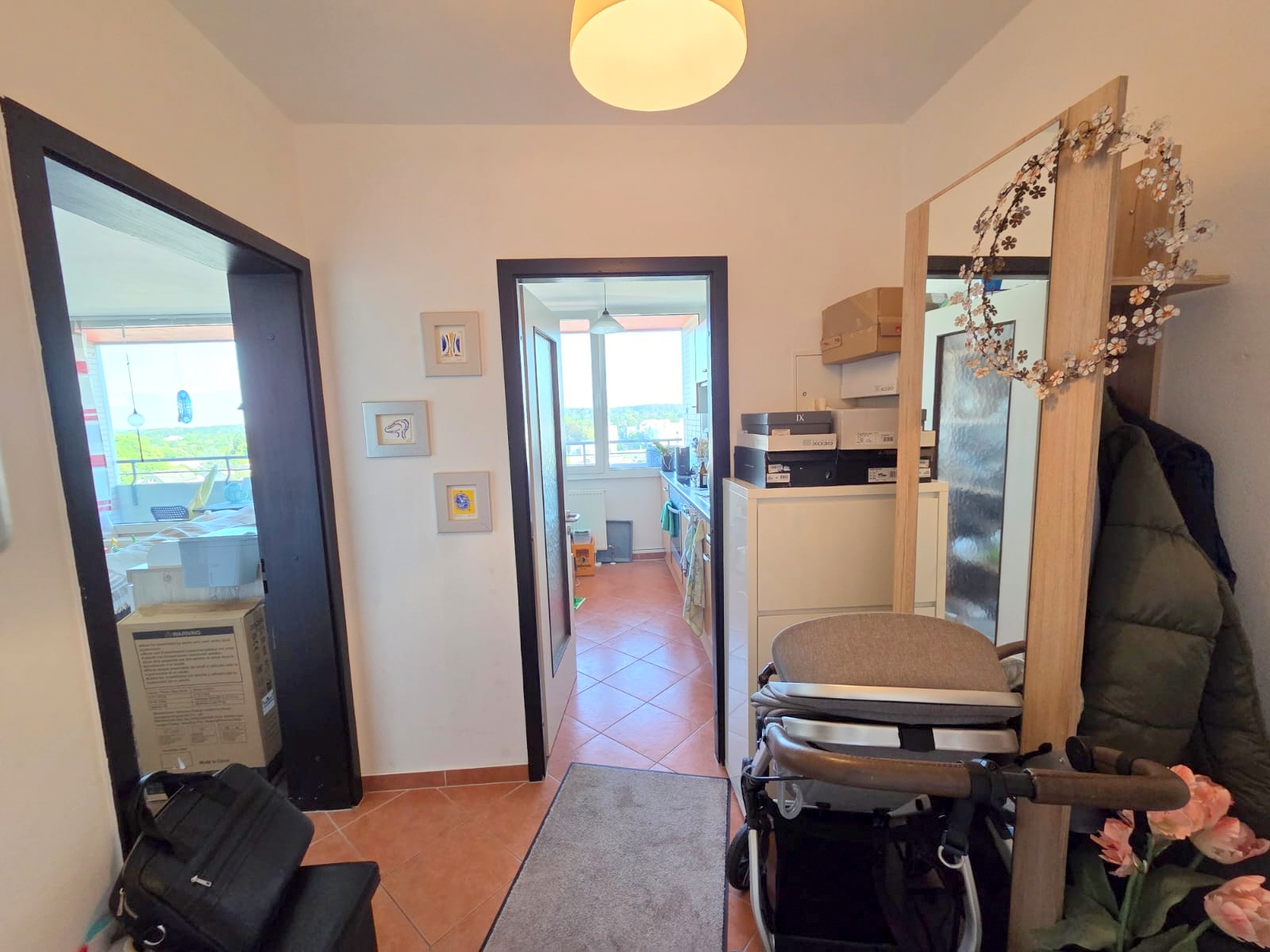 Schicke + lichtdurchflutete 2 Zimmer Wohnung mit großem Südbalkon – Sachsenhausen + POOL+SAUNA im Haus!