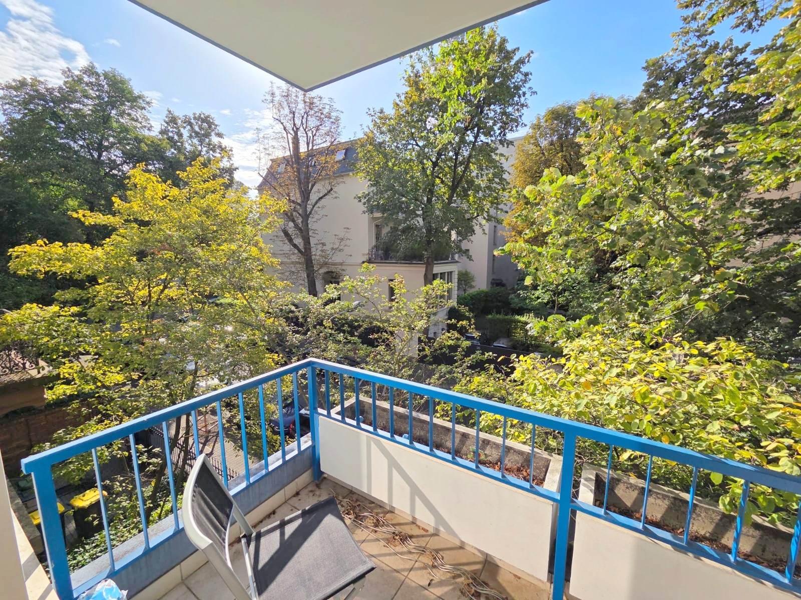 In perfekter Westendlage! Große 2 Zimmerwohnung inkl. Einbauküche + mit tollem Südbalkon & Gartennutzung