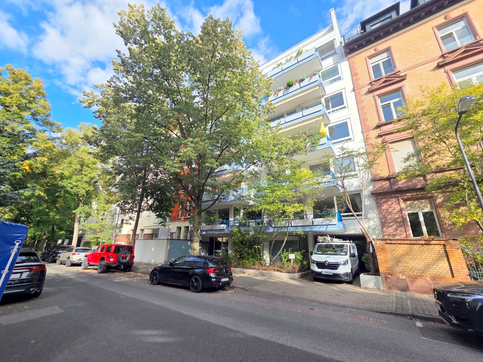 In perfekter Westendlage! Große 2 Zimmerwohnung inkl. Einbauküche + mit tollem Südbalkon & Gartennutzung