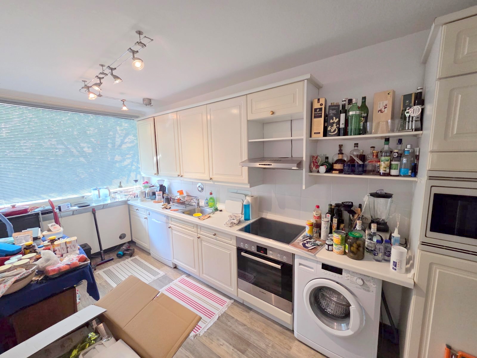 In perfekter Westendlage! Große 2 Zimmerwohnung inkl. Einbauküche + mit tollem Südbalkon & Gartennutzung