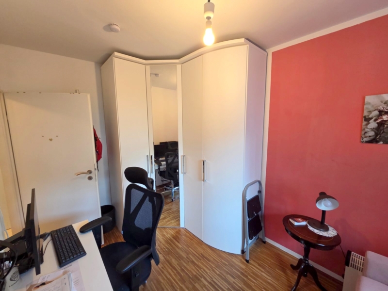 Gemütliche, sonnige 3 Zimmer Gartenwohnung inkl. Einbauküche und Wannenbad in Neu-Isenburg
