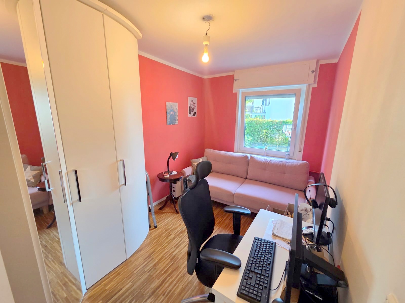 Gemütliche, sonnige 3 Zimmer Gartenwohnung inkl. Einbauküche und Wannenbad in Neu-Isenburg