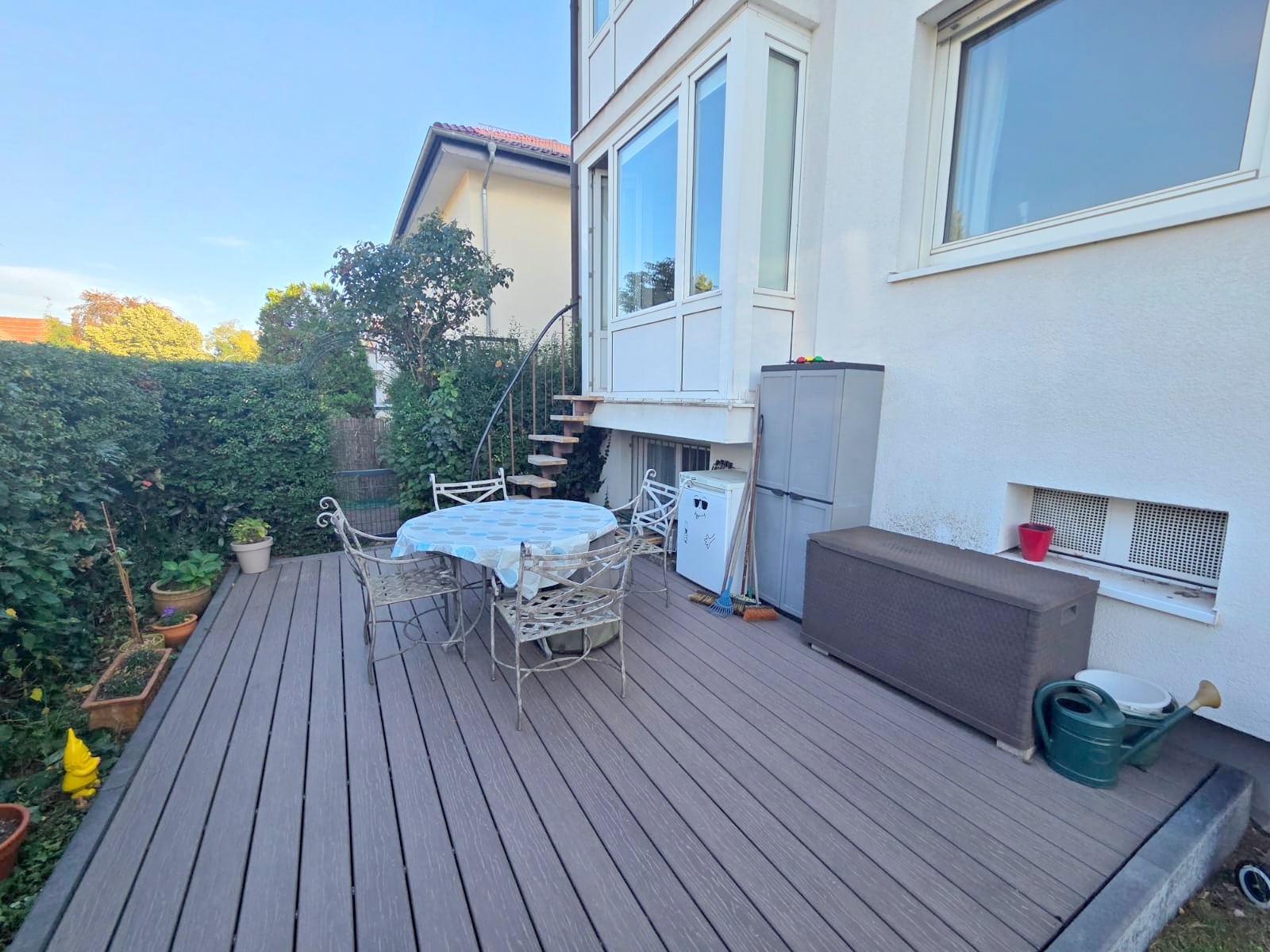Gemütliche, sonnige 3 Zimmer Gartenwohnung inkl. Einbauküche und Wannenbad in Neu-Isenburg