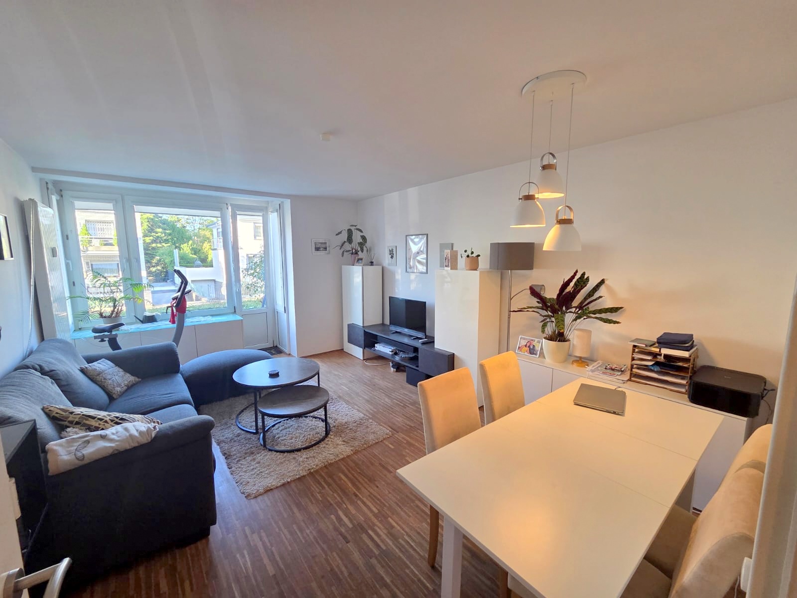Gemütliche, sonnige 3 Zimmer Gartenwohnung inkl. Einbauküche und Wannenbad in Neu-Isenburg