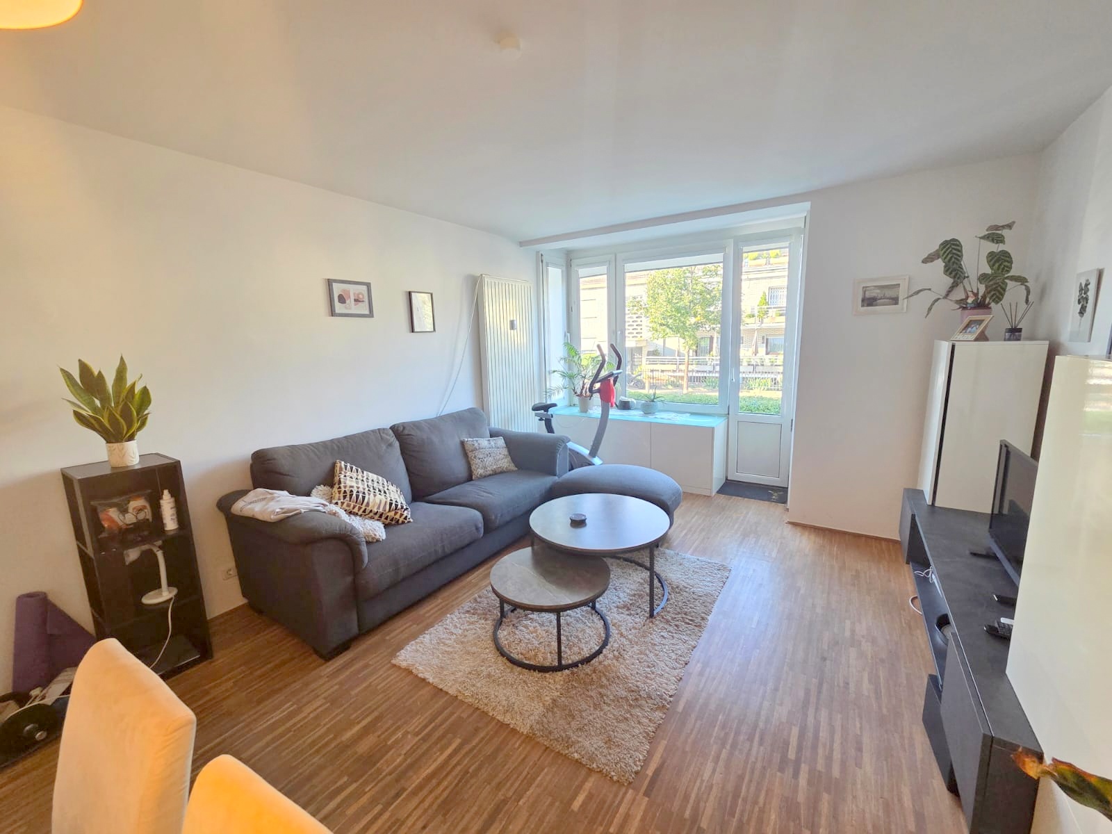 Gemütliche, sonnige 3 Zimmer Gartenwohnung inkl. Einbauküche und Wannenbad in Neu-Isenburg