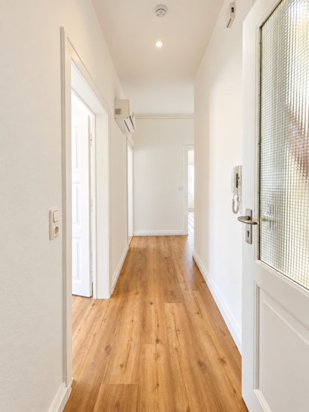 Nagelneu total renoviert! Schicke 2-Zimmer Wohnung mit Klimaanlage und Wohnküche – zentral in Bornheim