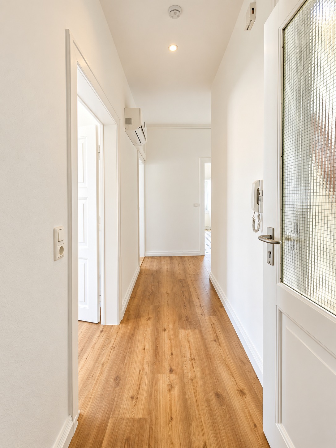 Nagelneu total renoviert! Schicke 2-Zimmer Wohnung mit Klimaanlage und Wohnküche – zentral in Bornheim