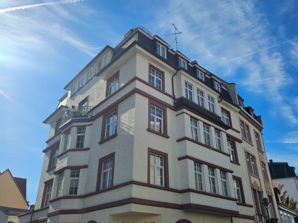 Nagelneu total renoviert! Schicke 2-Zimmer Wohnung mit Klimaanlage und Wohnküche – zentral in Bornheim