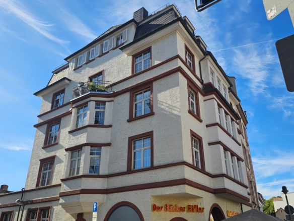 Neu umfassend renoviert! Ganz oben! Schick + Stylisch! 2-Zimmer DG Wohnung mit Klimaanlage – zentral in Bornheim