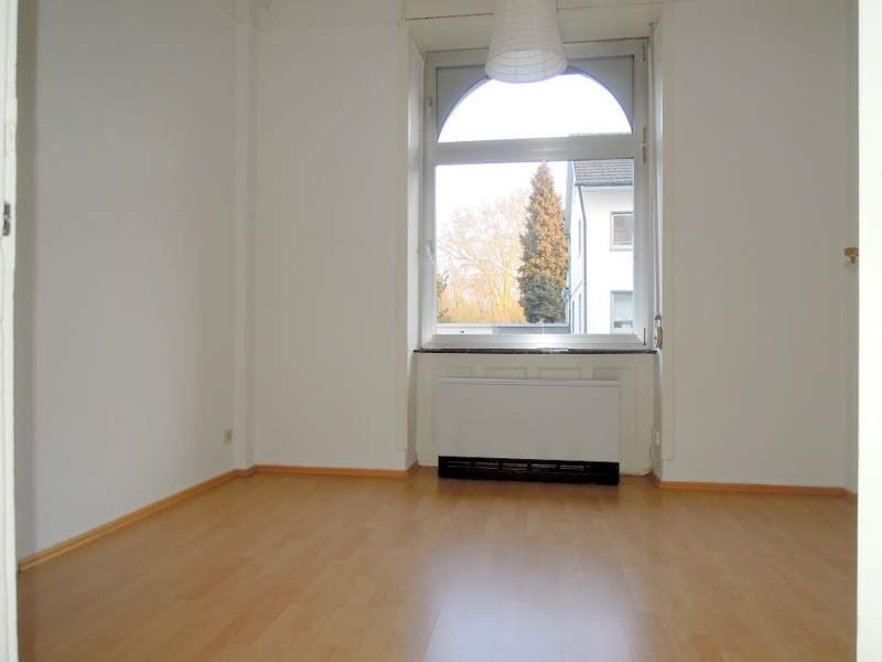 Altbaucharme pur! Großzügige 2 Zimmerwohnung inkl. Wohnküche – ruhig in FFM-Rödelheim