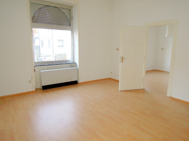 Altbaucharme pur! Großzügige 2 Zimmerwohnung inkl. Wohnküche – ruhig in FFM-Rödelheim