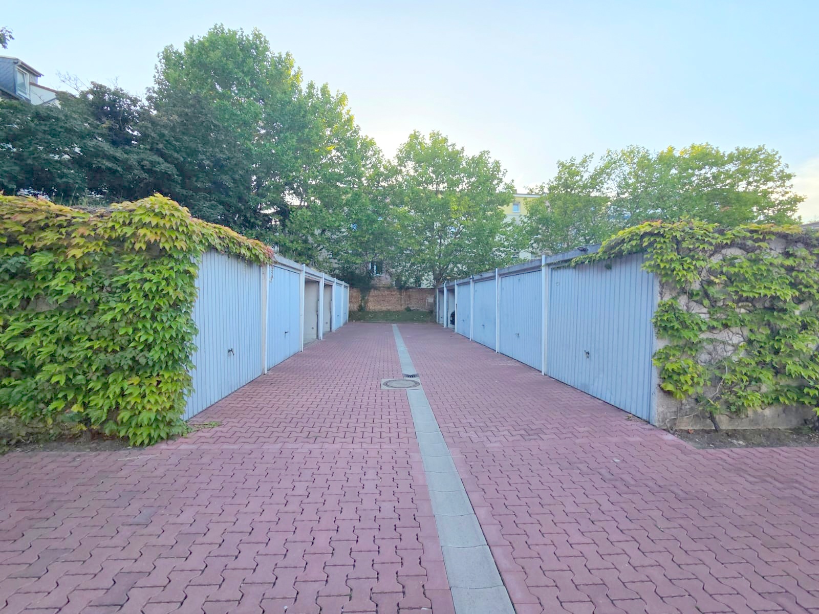 Koffer auspacken und wohlfühlen! Großzügig + top möbliert! 1 Zimmer Apartment mit Balkon in Neu-Isenburg