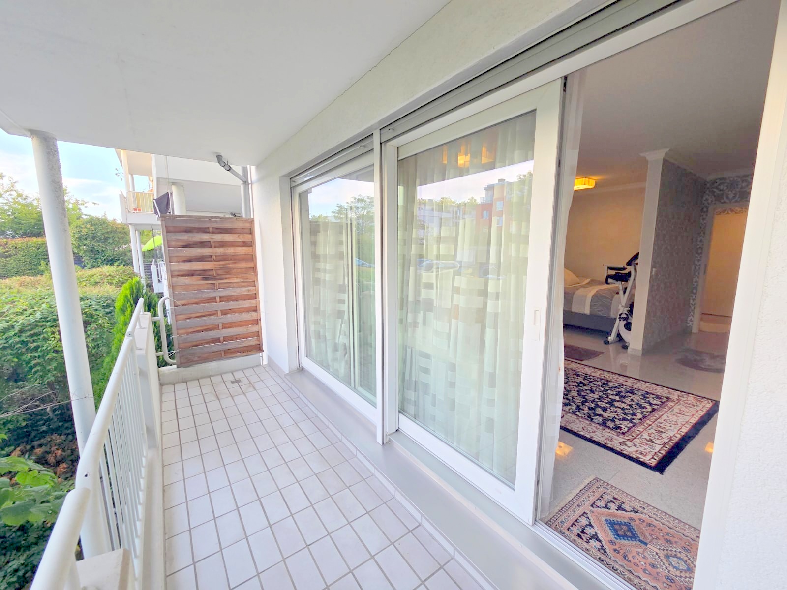Koffer auspacken und wohlfühlen! Großzügig + top möbliert! 1 Zimmer Apartment mit Balkon in Neu-Isenburg