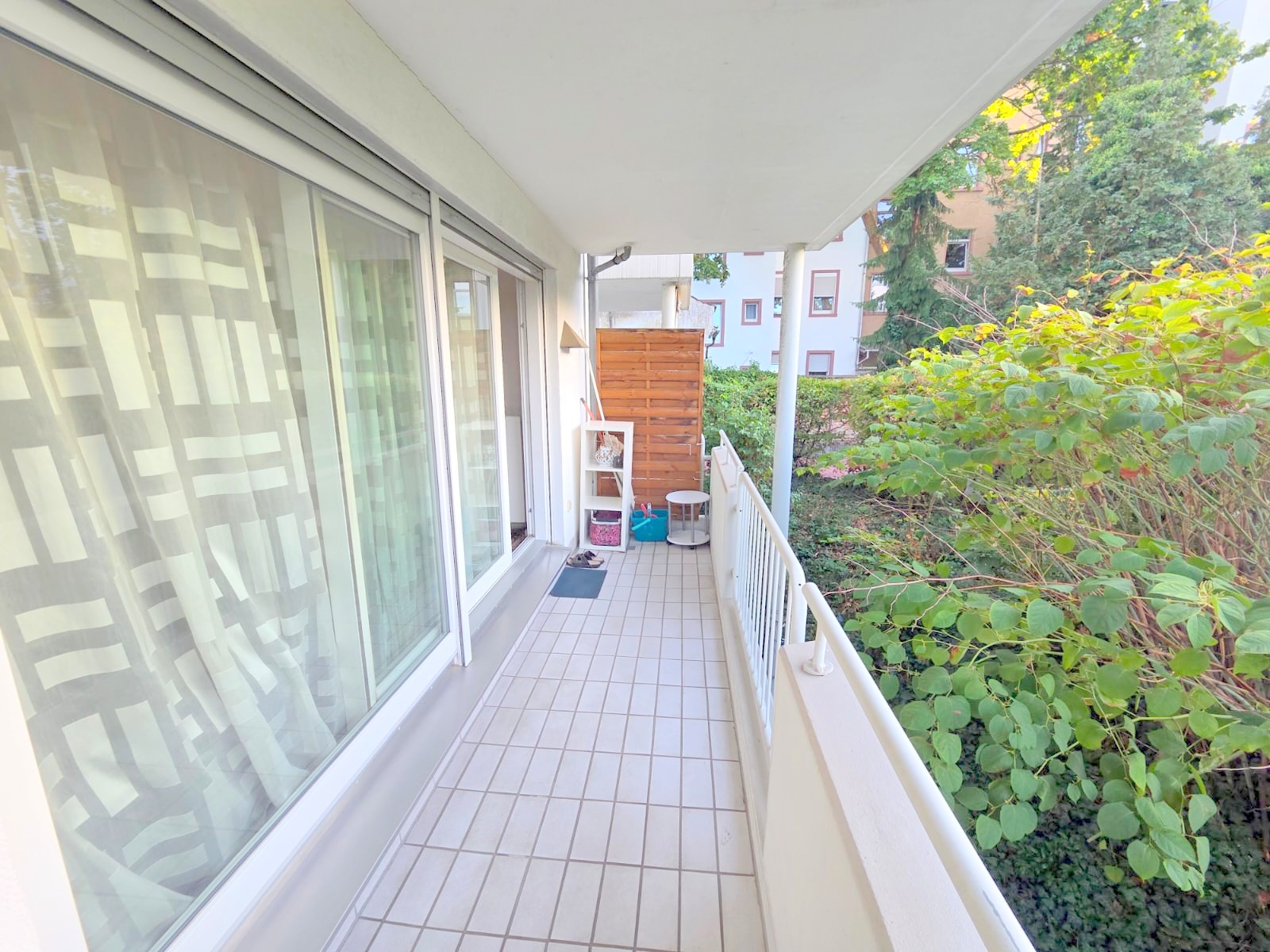 Koffer auspacken und wohlfühlen! Großzügig + top möbliert! 1 Zimmer Apartment mit Balkon in Neu-Isenburg