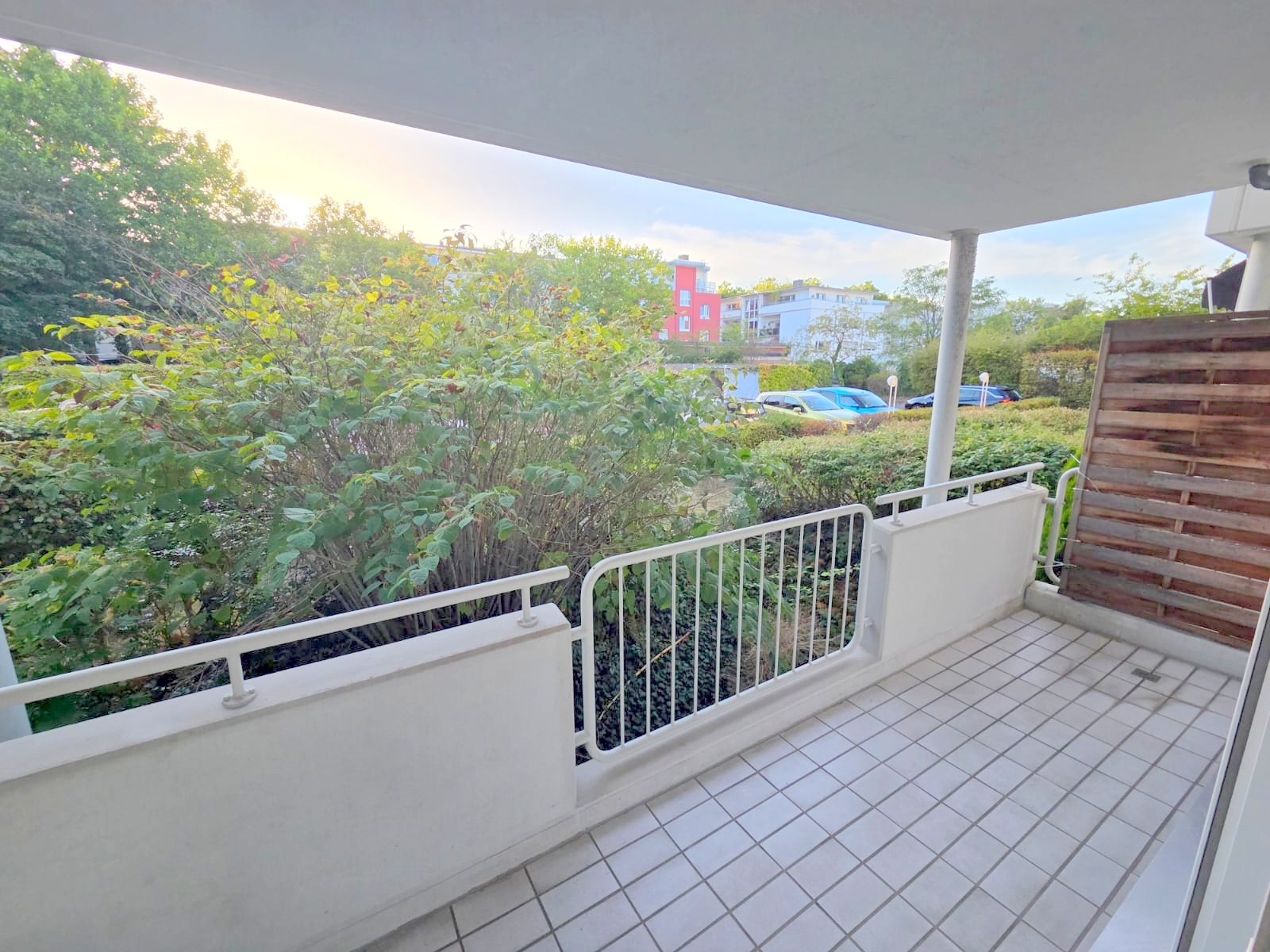 Koffer auspacken und wohlfühlen! Großzügig + top möbliert! 1 Zimmer Apartment mit Balkon in Neu-Isenburg