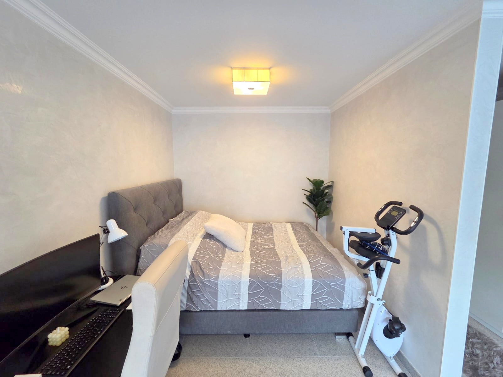 Koffer auspacken und wohlfühlen! Großzügig + top möbliert! 1 Zimmer Apartment mit Balkon in Neu-Isenburg