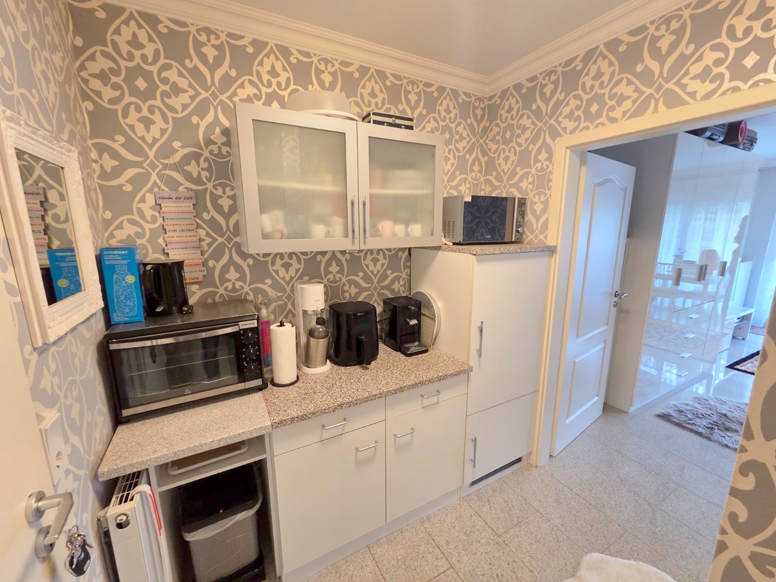 Koffer auspacken und wohlfühlen! Großzügig + top möbliert! 1 Zimmer Apartment mit Balkon in Neu-Isenburg