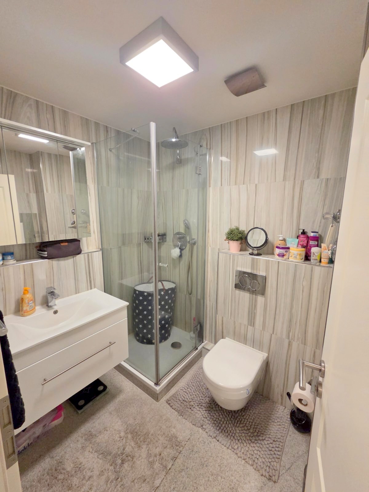 Koffer auspacken und wohlfühlen! Großzügig + top möbliert! 1 Zimmer Apartment mit Balkon in Neu-Isenburg