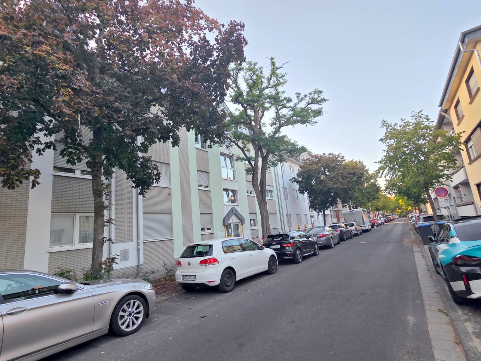 Koffer auspacken und wohlfühlen! Großzügig + top möbliert! 1 Zimmer Apartment mit Balkon in Neu-Isenburg