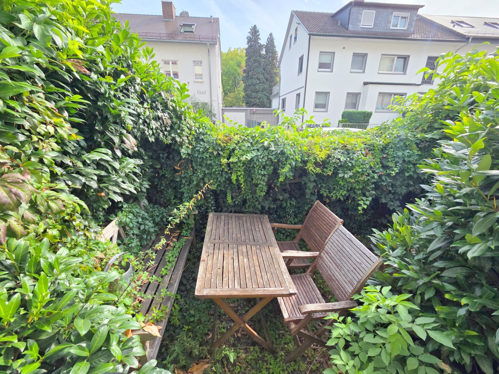 Altbaucharme pur! Großzügige 2 Zimmerwohnung inkl. Wohnküche – ruhig in FFM-Rödelheim