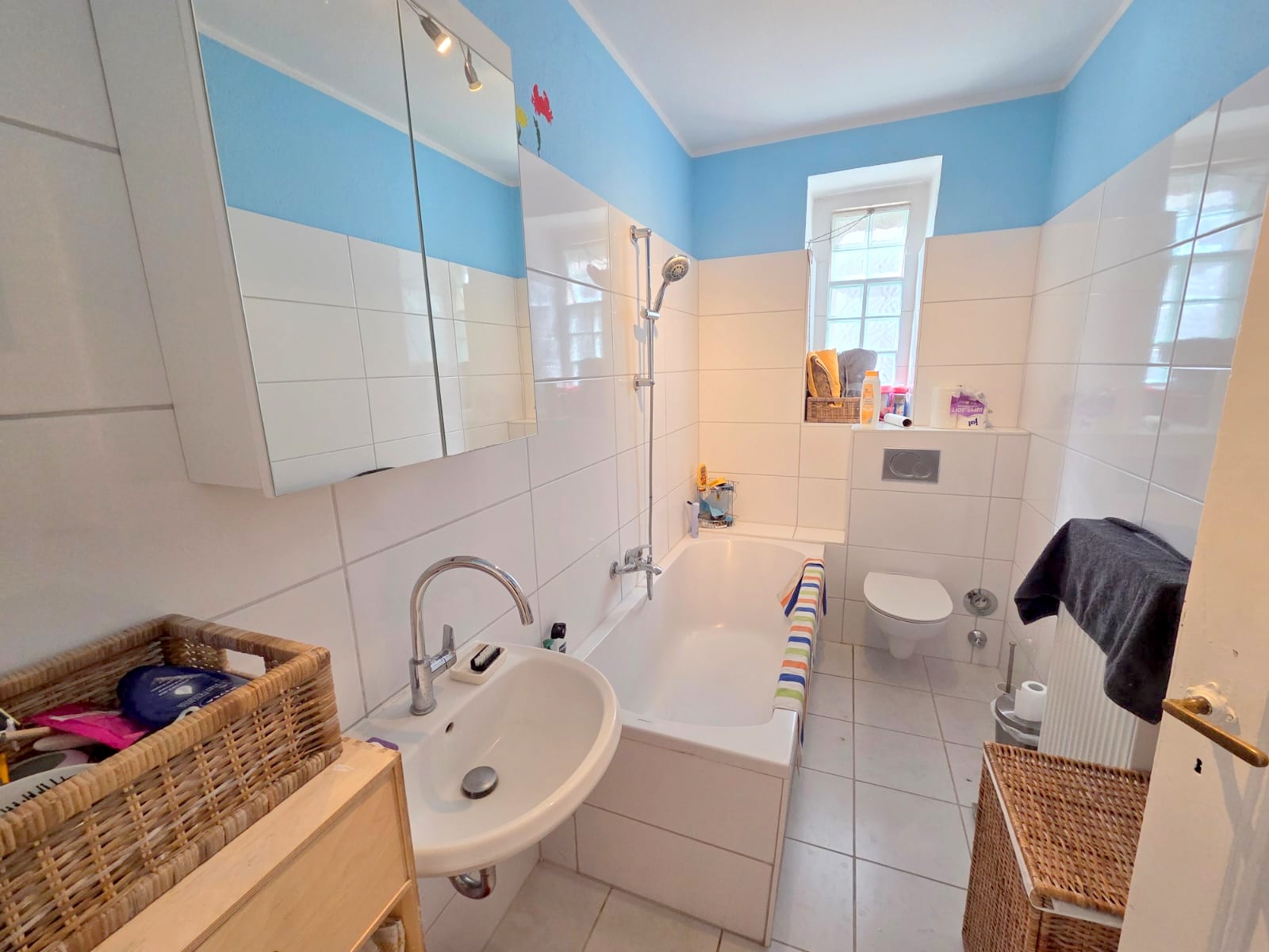 Altbaucharme pur! Großzügige 2 Zimmerwohnung inkl. Wohnküche – ruhig in FFM-Rödelheim