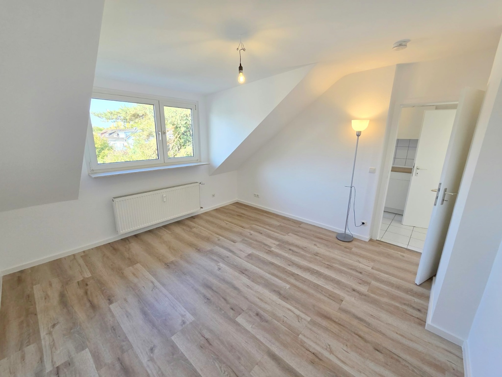 Neu Renoviert! Gemütliche 1 Zimmer Wohnung mit separater Küche inkl. Einbauküche – ruhig und zentral in Rödelheim