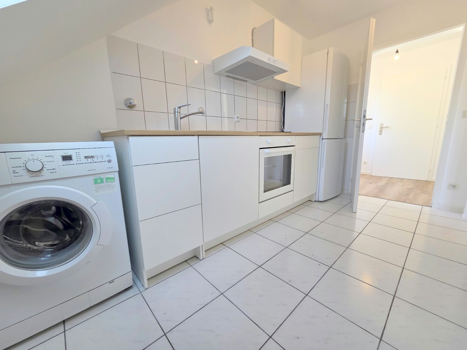 Neu Renoviert! Gemütliche 1 Zimmer Wohnung mit separater Küche inkl. Einbauküche – ruhig und zentral in Rödelheim